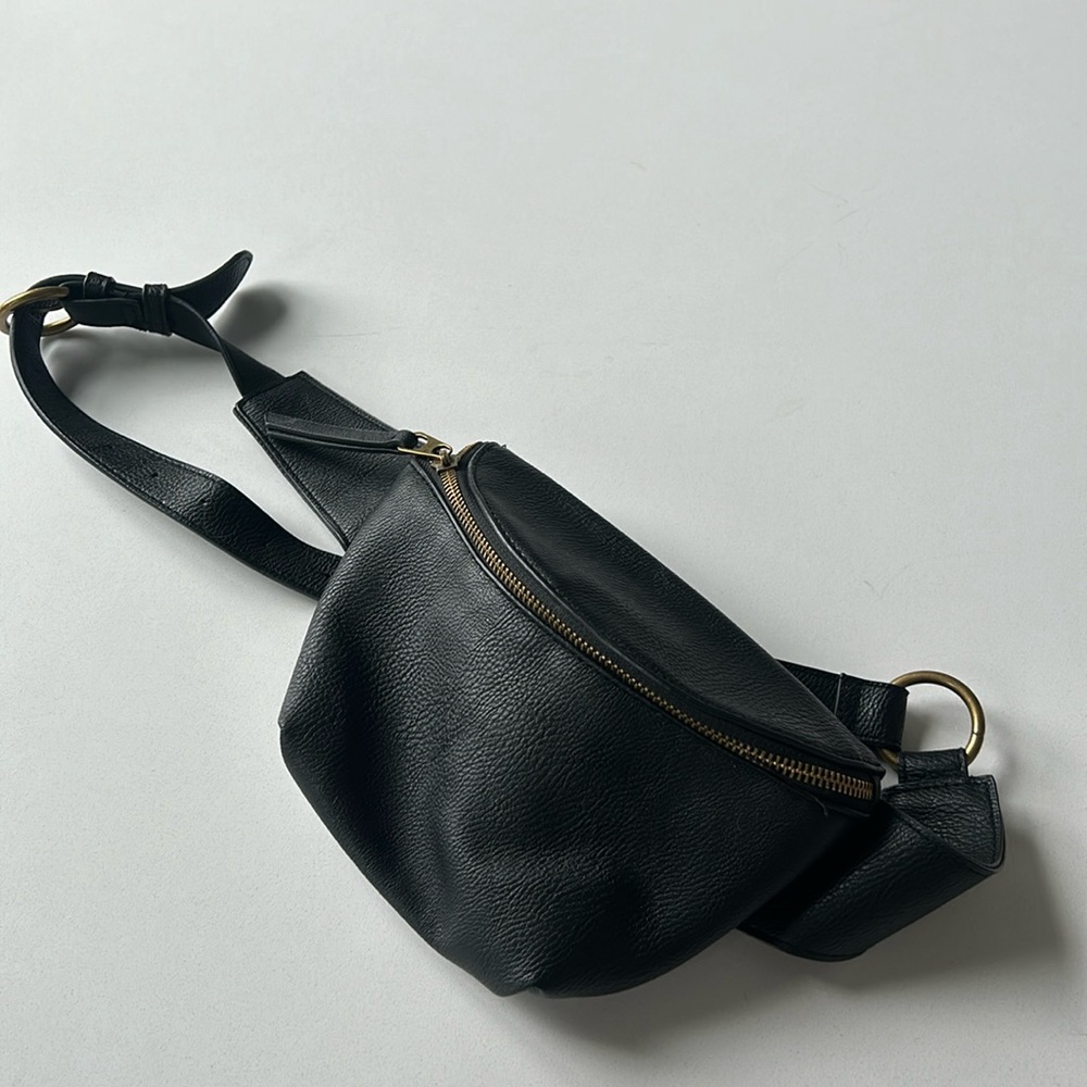 Universal Thread Goods Co. Fanny Pack / Cross Purse